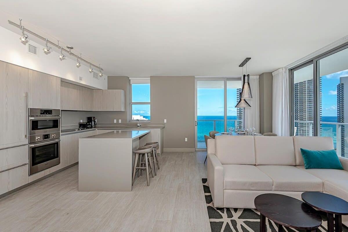 Wrap Around Balcony - Insane Views - Amazing Pools Apartman Hollywood Kültér fotó