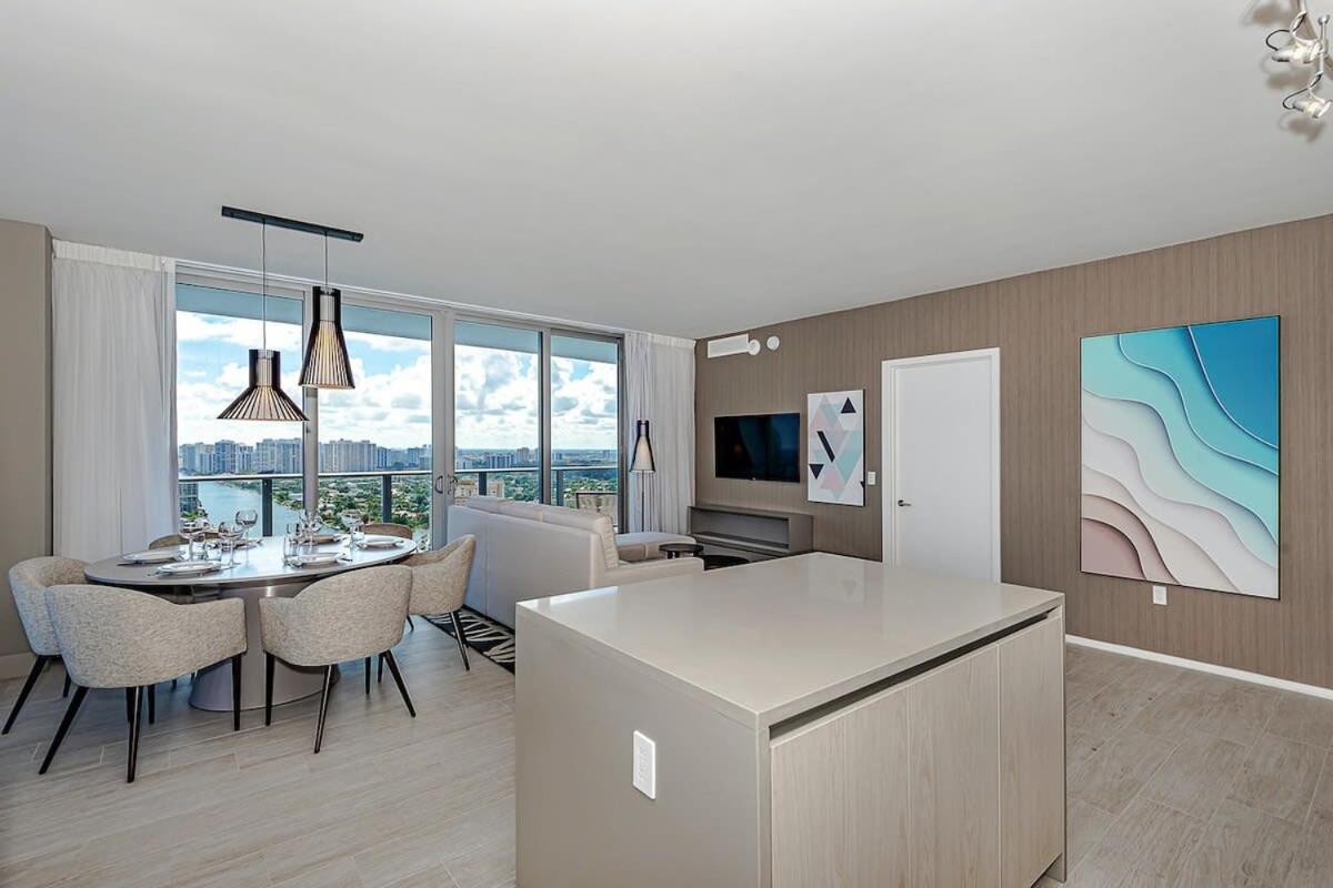 Wrap Around Balcony - Insane Views - Amazing Pools Apartman Hollywood Kültér fotó