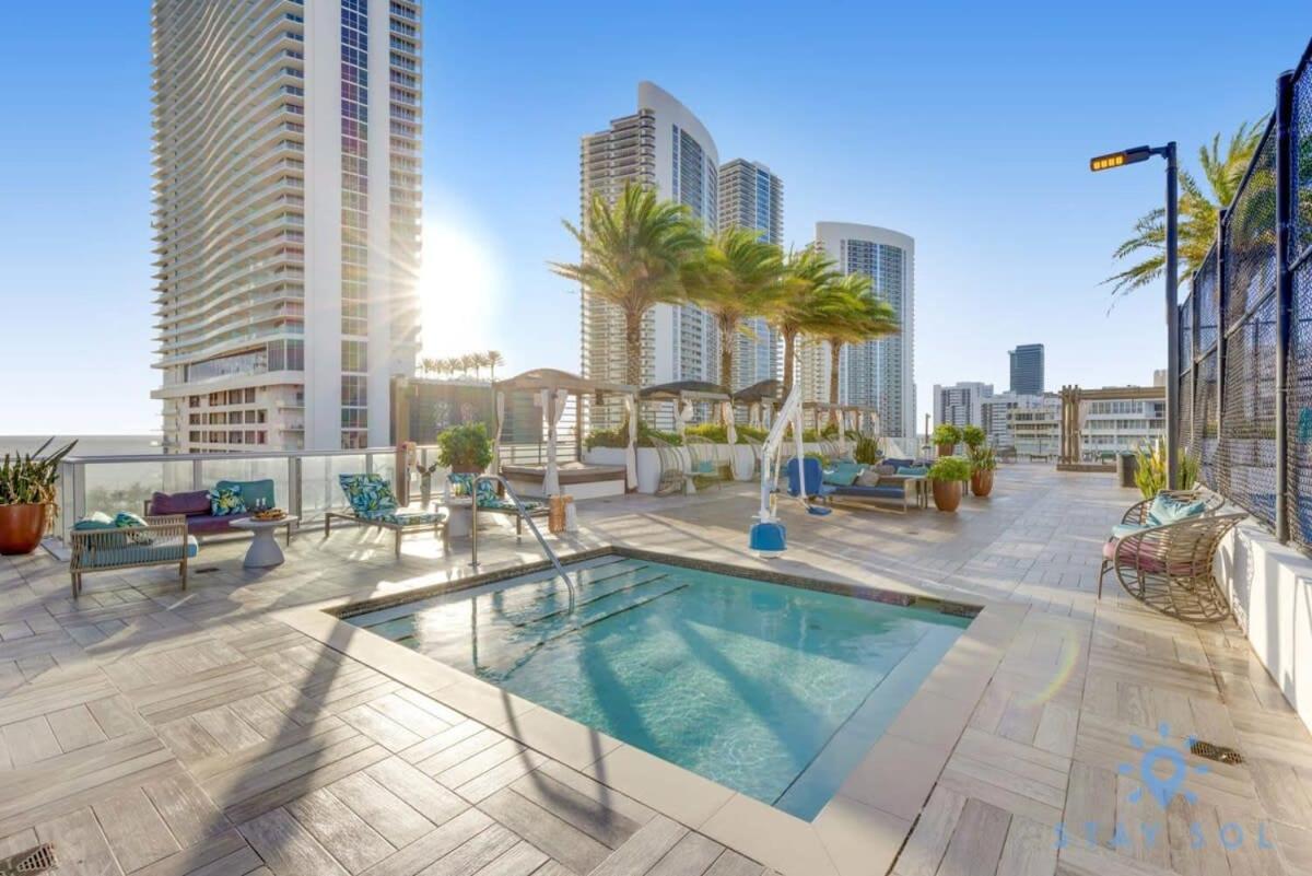 Wrap Around Balcony - Insane Views - Amazing Pools Apartman Hollywood Kültér fotó