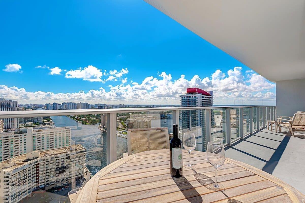 Wrap Around Balcony - Insane Views - Amazing Pools Apartman Hollywood Kültér fotó