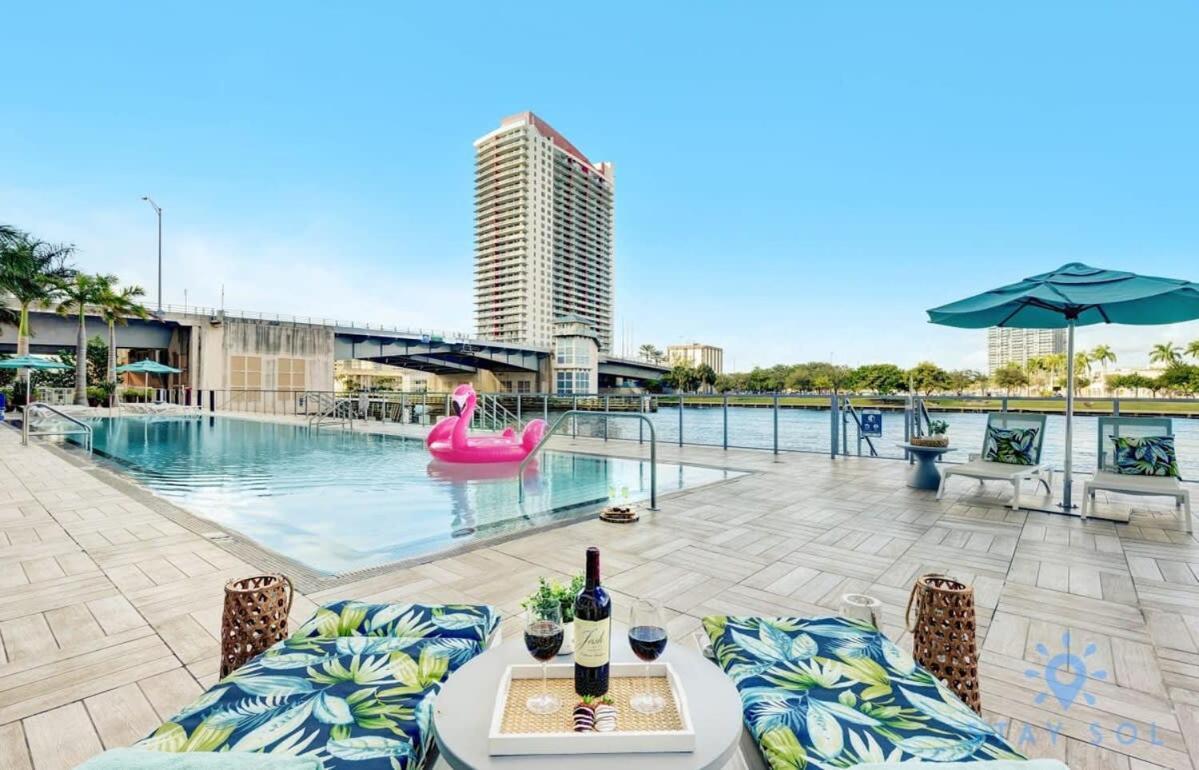 Wrap Around Balcony - Insane Views - Amazing Pools Apartman Hollywood Kültér fotó