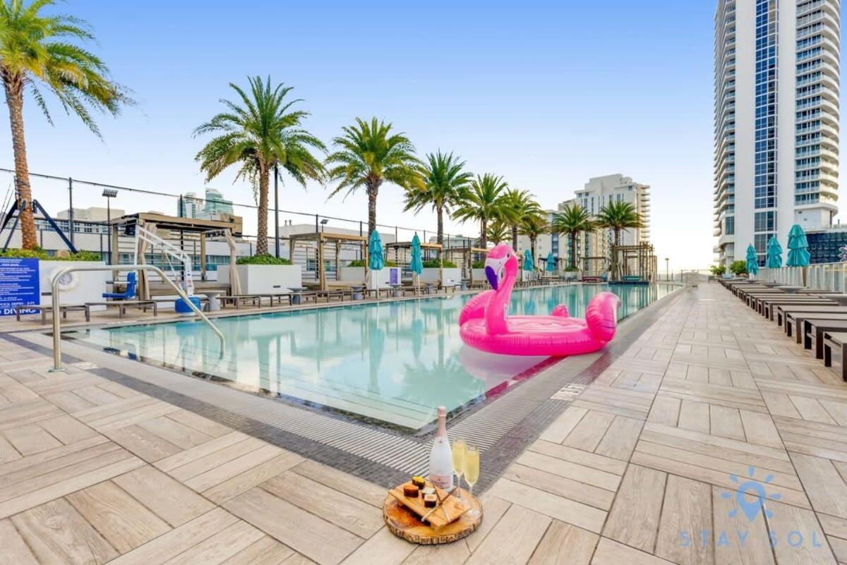 Wrap Around Balcony - Insane Views - Amazing Pools Apartman Hollywood Kültér fotó