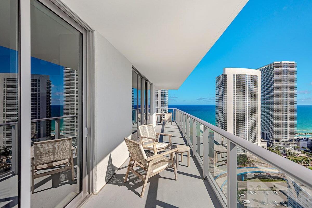 Wrap Around Balcony - Insane Views - Amazing Pools Apartman Hollywood Kültér fotó
