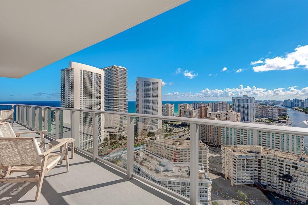 Wrap Around Balcony - Insane Views - Amazing Pools Apartman Hollywood Kültér fotó