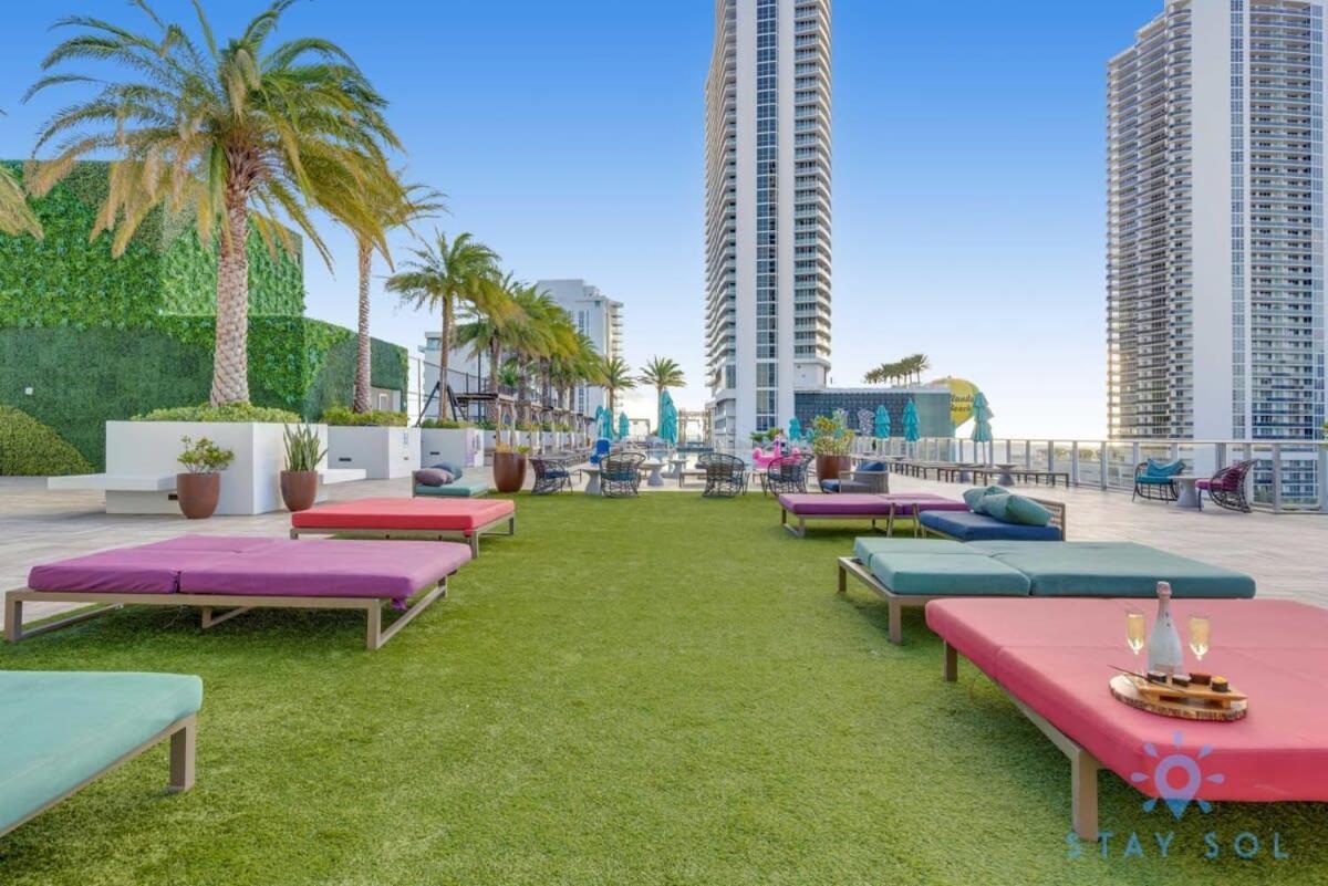 Wrap Around Balcony - Insane Views - Amazing Pools Apartman Hollywood Kültér fotó